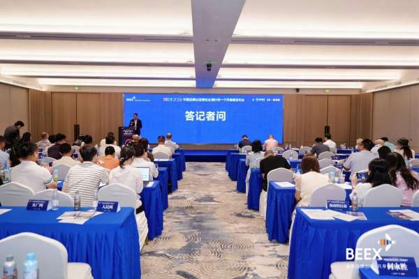 图源:品牌联盟,侵删 / 发布会现场,海南省商务厅、省贸促会、海口市人民政府相关负责人及参展企业代表出席。